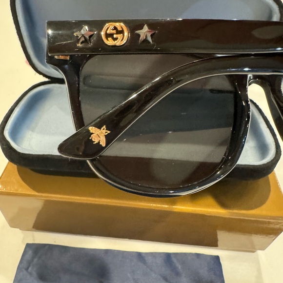 Authentic Gucci sunglasses - Picture 8 of 11